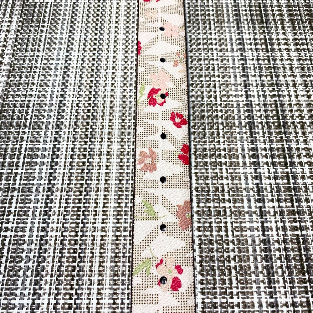 BRAND NEW MICHAEL Michael Kors Reversible Floral White Belt Gold Buckle Size M❤️ - Picture 4 of 7
